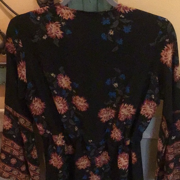 Black Floral Bell-Sleeve Tunic - Picture 5 of 5